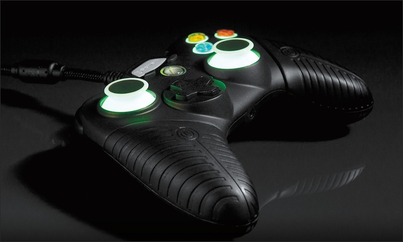 Illustration for article titled The FUS1ON Pro Gaming Controller Makes My Tiny Xbox Thumbsticks Feel Sad and Insignificant